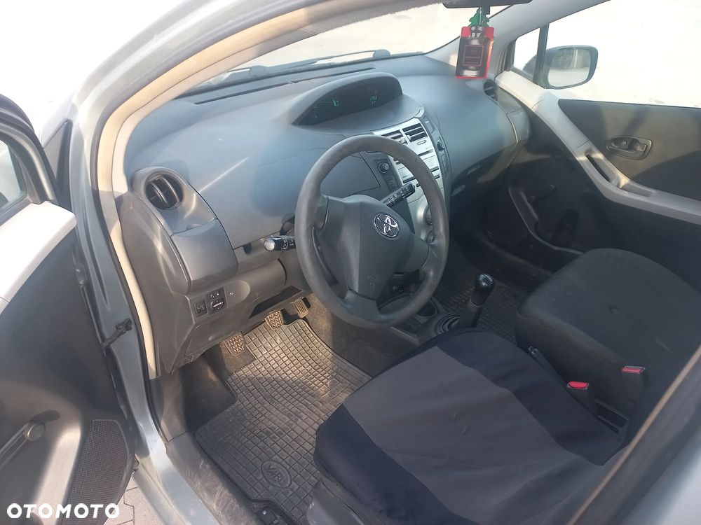 Toyota Yaris 1.3 VVT-i Luna - 6