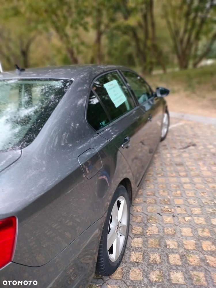 Volkswagen Jetta 1.6 TDI Comfortline - 3