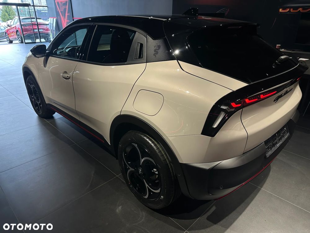 Alfa Romeo Junior 1.2 mHEV Ibrida Speciale eDCT - 11