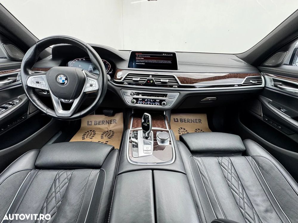 BMW Seria 7 730d xDrive MHEV - 34