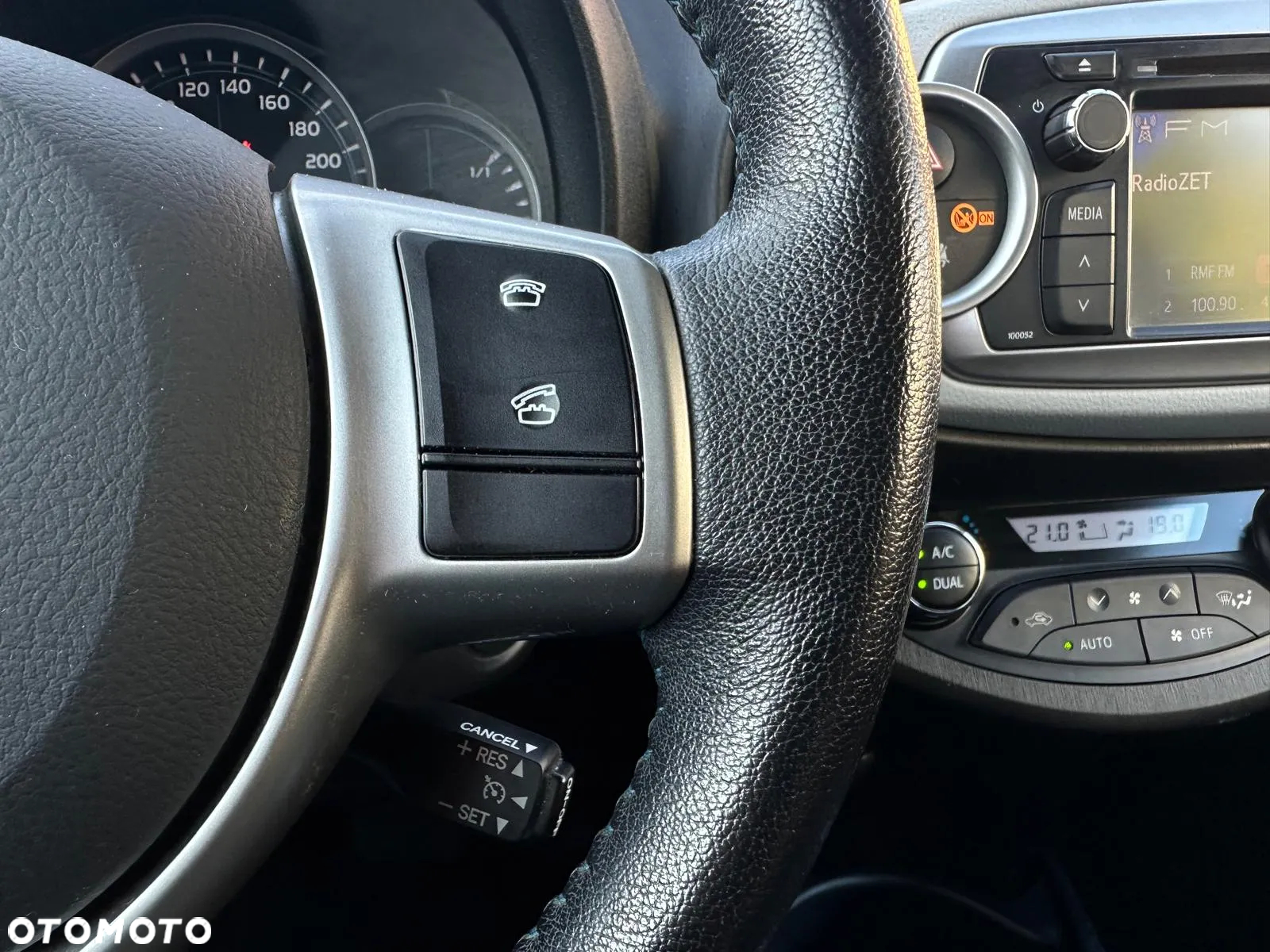 Toyota Yaris Hybrid 100 Business Edition - 30