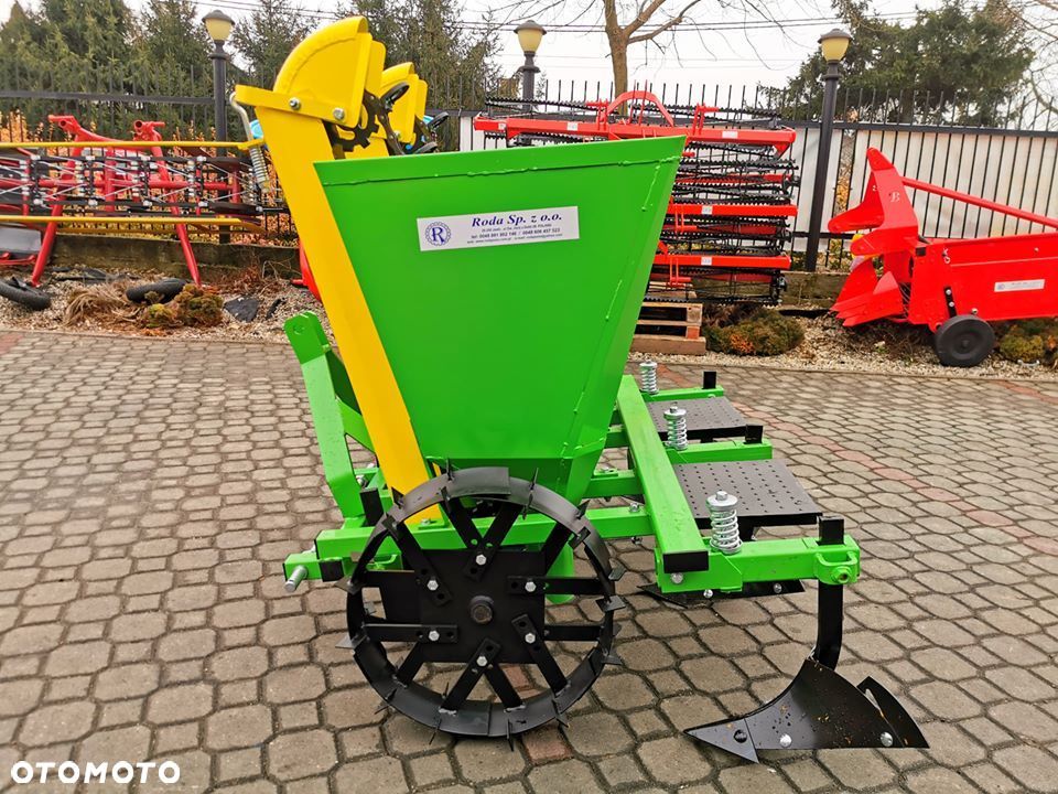 Sadzarka do ziemniaków dwurzędowa z dozownikiem (opcja) - 1