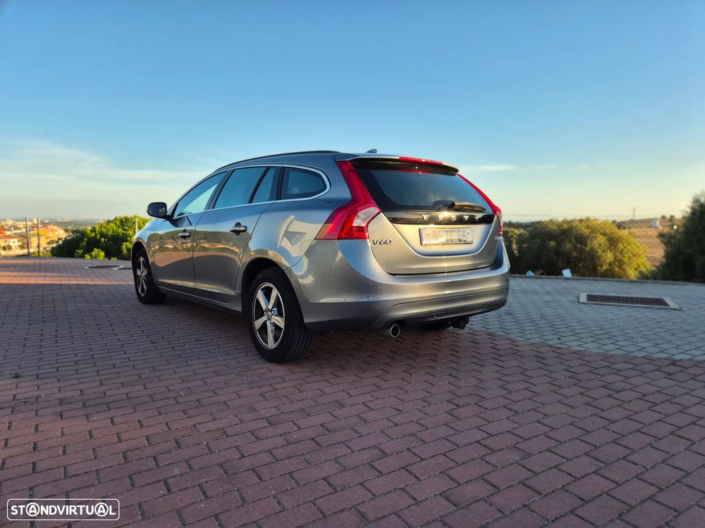 Volvo V60 2.0 D2 Momentum Geartronic - 2