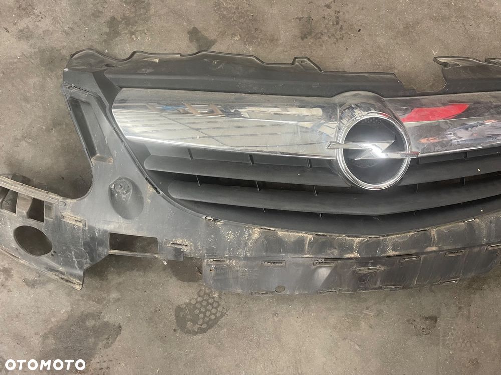 OPEL CORSA D GRIL ATRAPA PRZED LIFTEM - 4