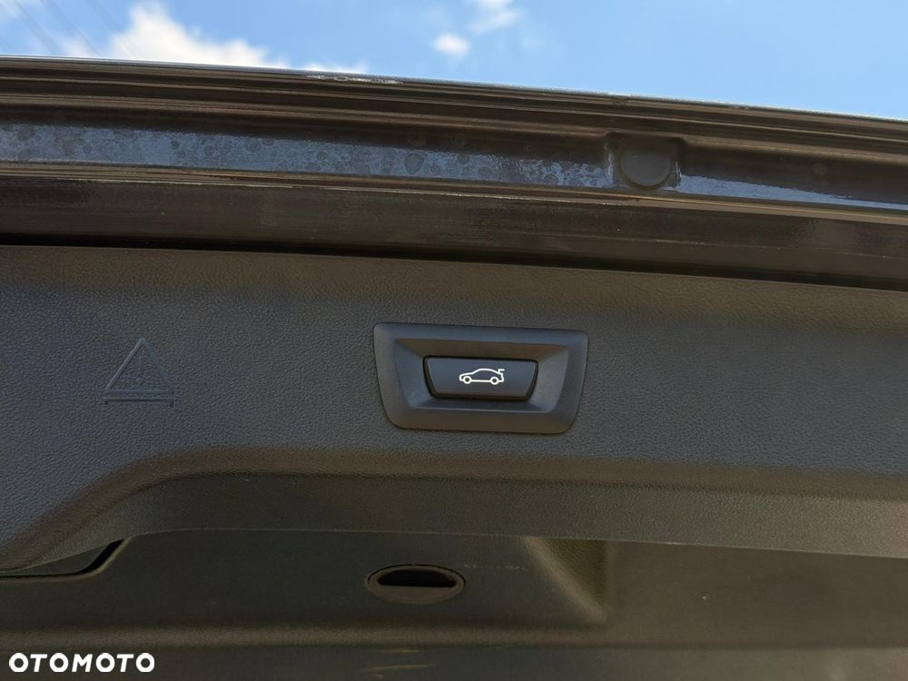 BMW Seria 5 530i Sport Line - 34