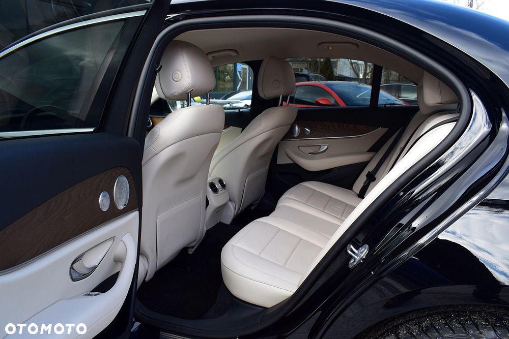 Mercedes-Benz Klasa E 400 4Matic 9G-TRONIC Avantgarde - 6