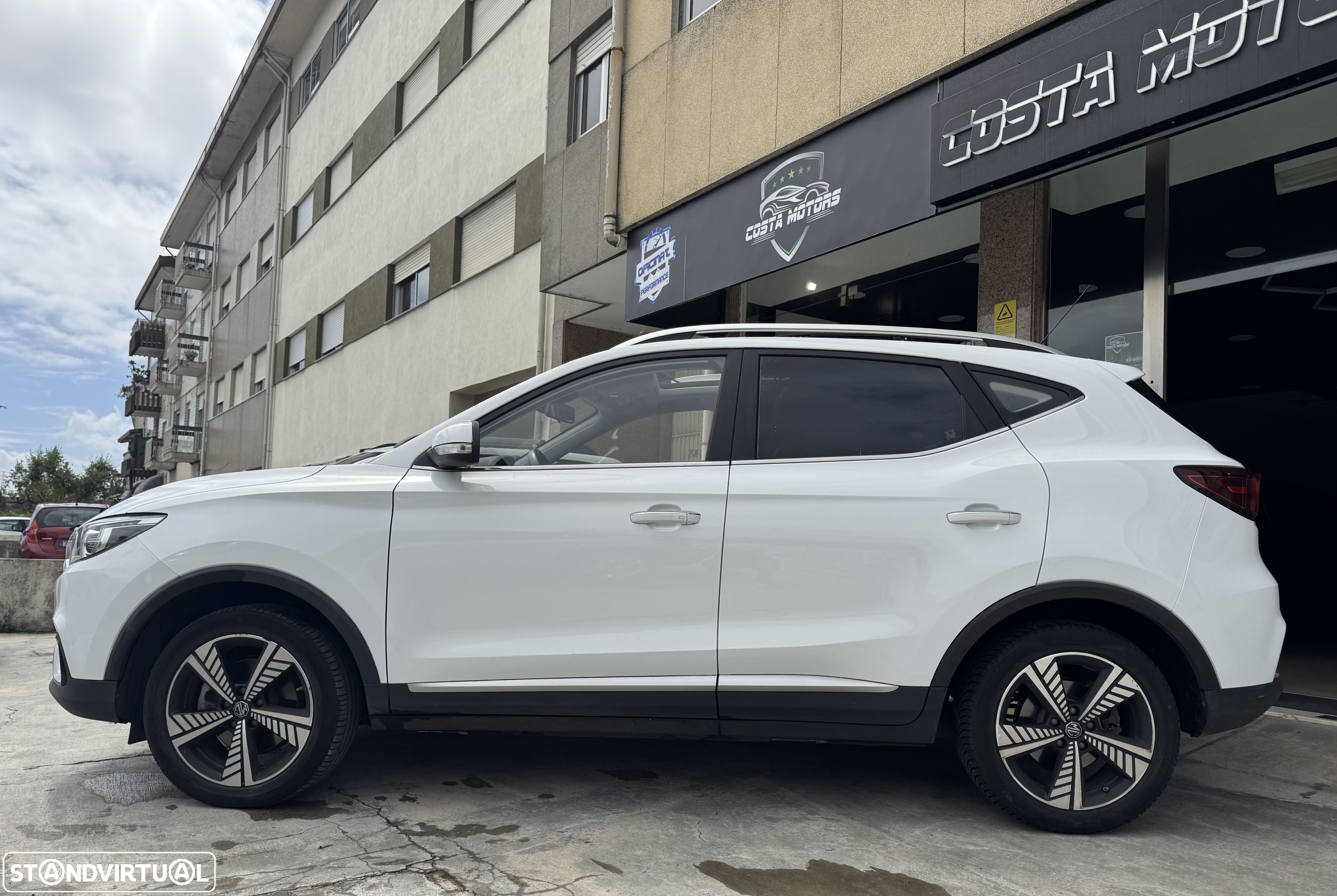 MG ZS EV 44.5 kWh Luxury - 9