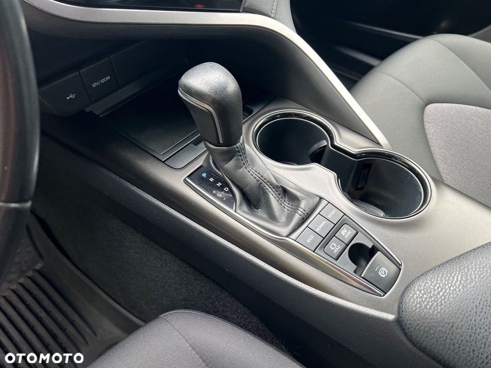 Toyota Camry 2.5 Hybrid Comfort CVT - 21