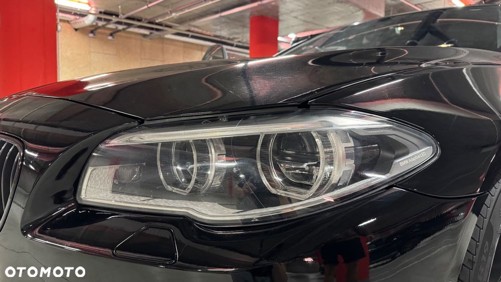 BMW Seria 5 550i xDrive - 23