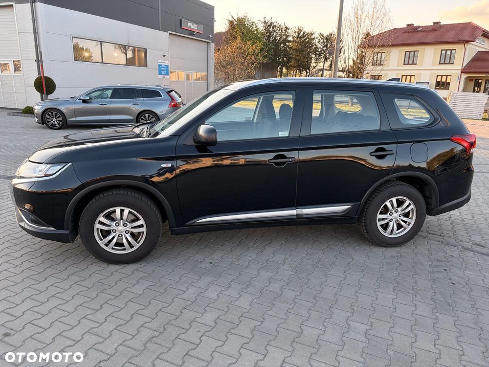 Mitsubishi Outlander 2.0 Invite + 2WD - 28