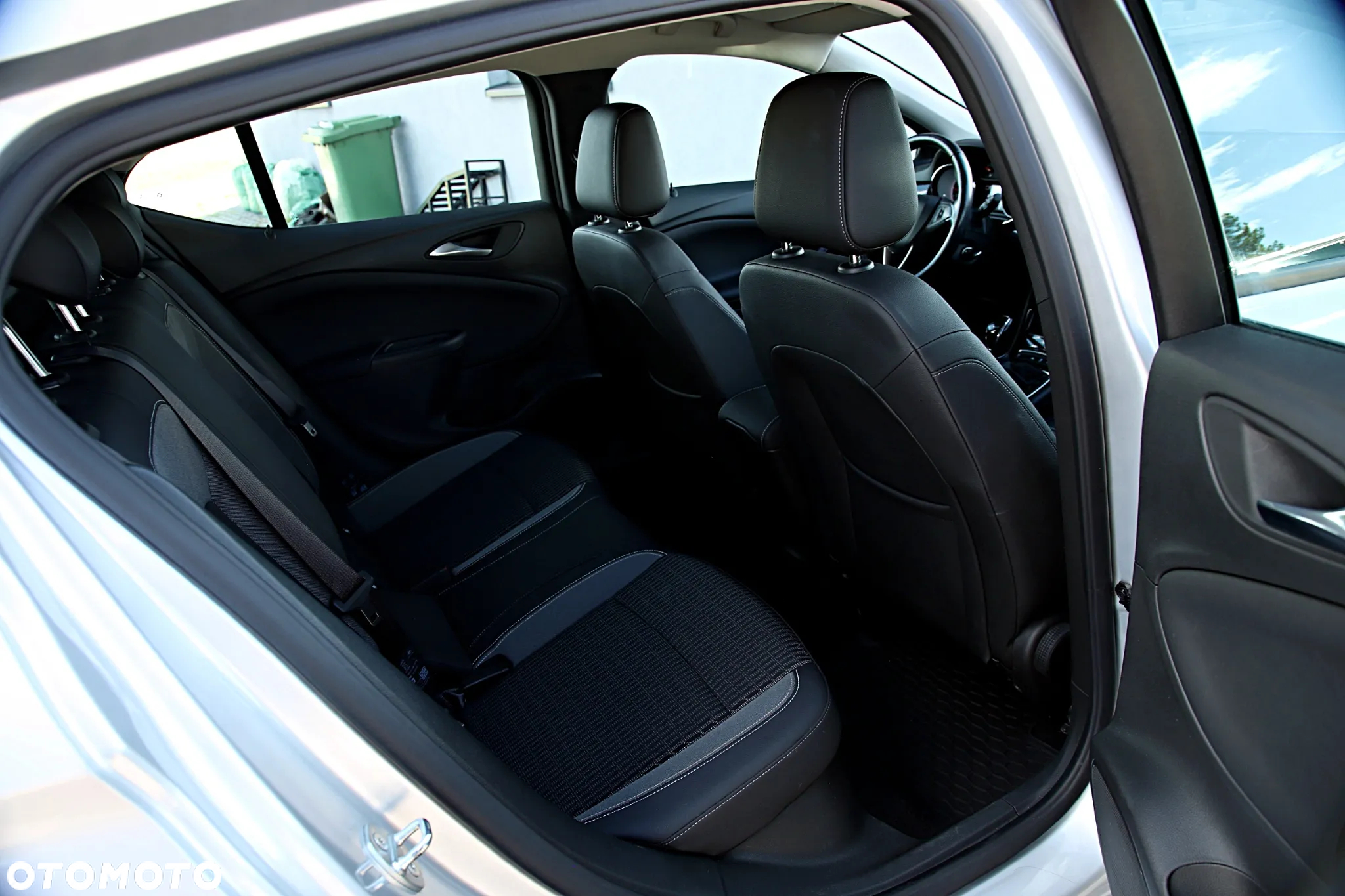 Opel Astra V 1.2 T Elegance S&S - 22