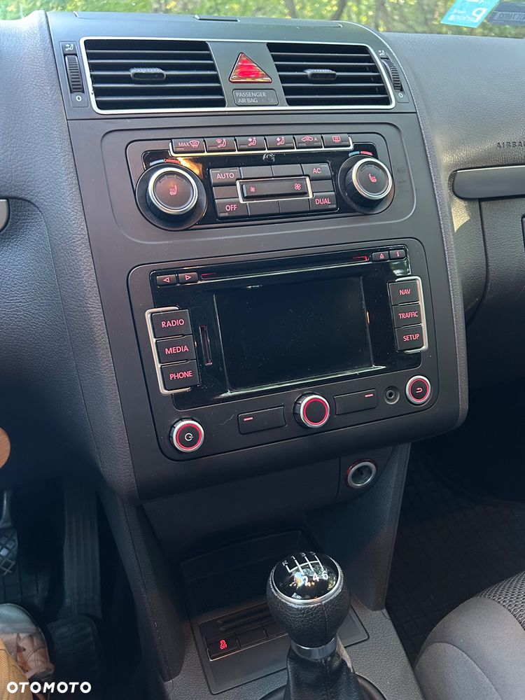 Volkswagen Touran - 16