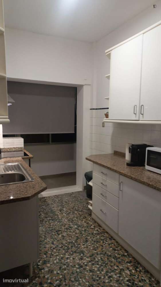 Quarto - localizado em Santo Ildefonso Porto - Grande imagem: 4/15