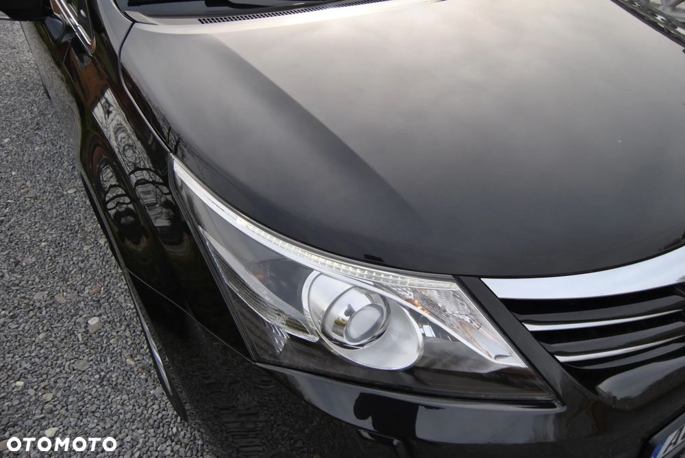 Toyota Avensis 1.6 Sol - 24