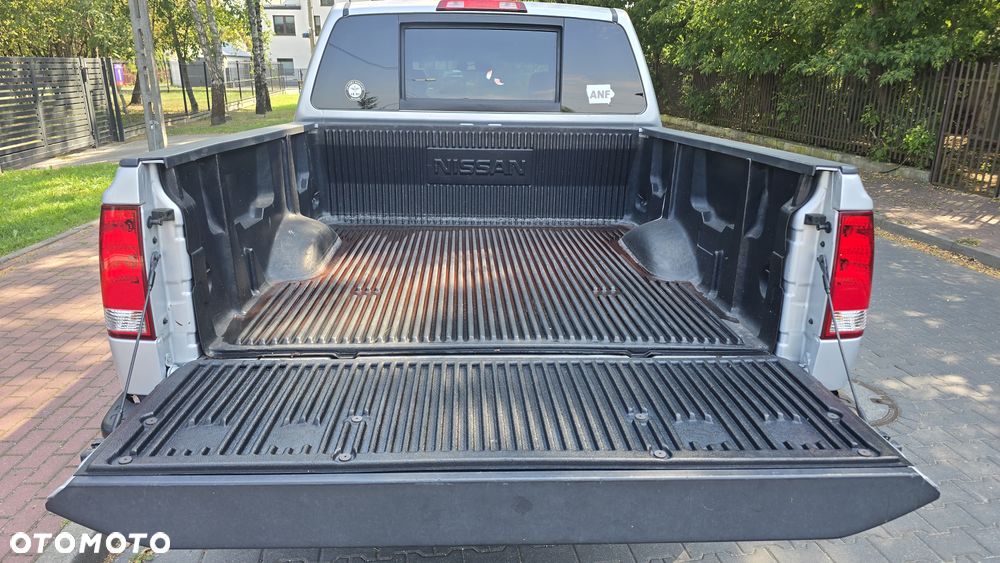 Nissan Titan 5.6 V8 LE Crew Cab - 21