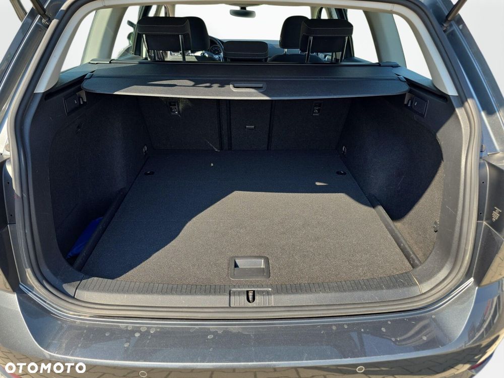 Volkswagen Golf - 28