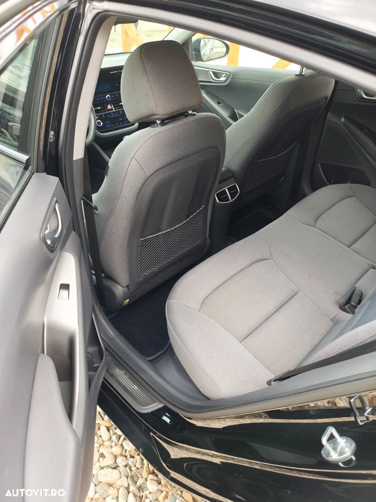 Hyundai IONIQ - 16