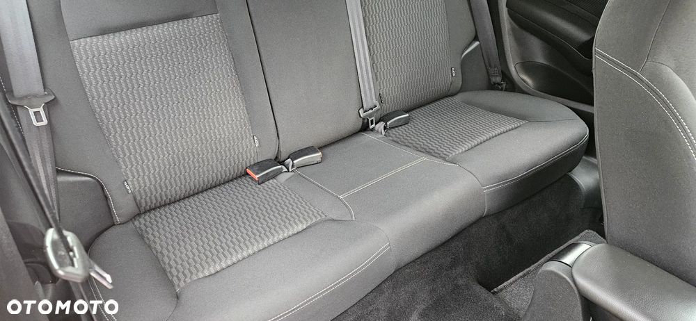 Peugeot 208 - 33