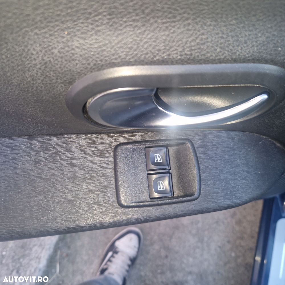 Dacia Lodgy dCi 90 Laureate - 4