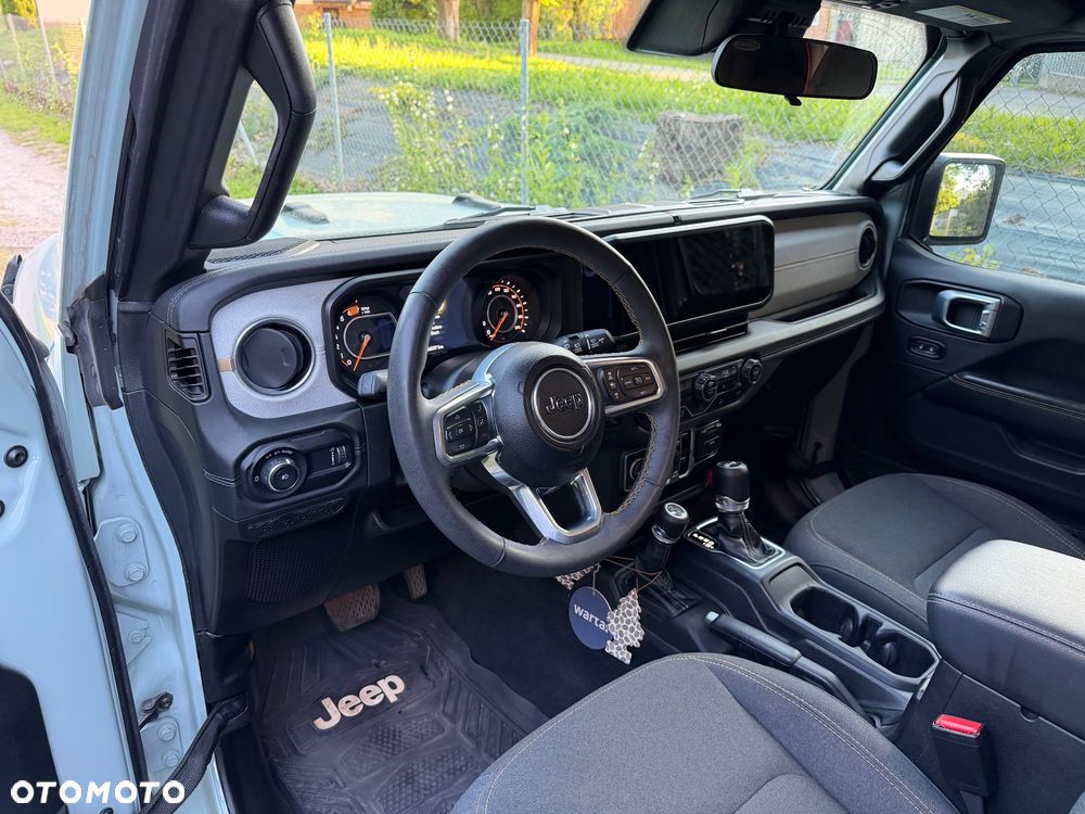 Jeep Wrangler - 21