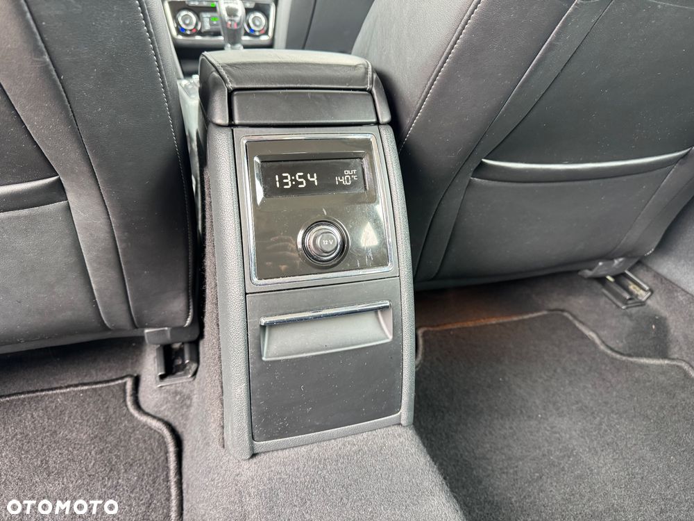 Skoda Superb 2.0 TDI PD Elegance - 32
