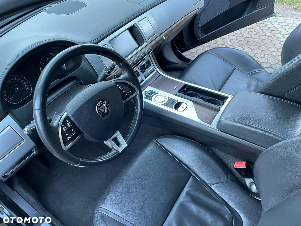Jaguar XF 2.2 D Premium Luxury - 10
