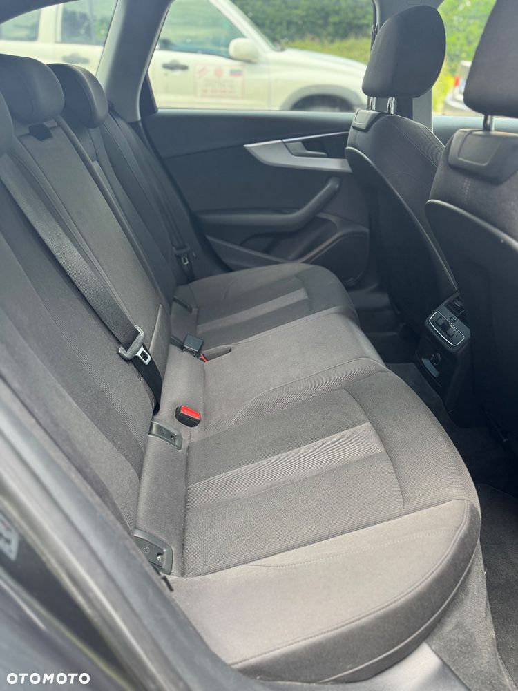 Audi A4 Avant 40 TFSI S tronic - 19