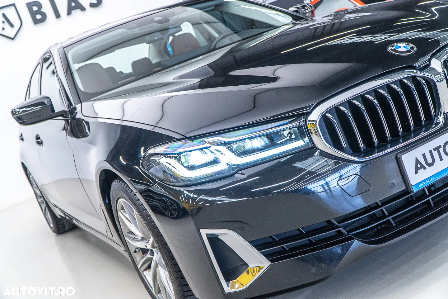 BMW Seria 5 520i AT MHEV - 30