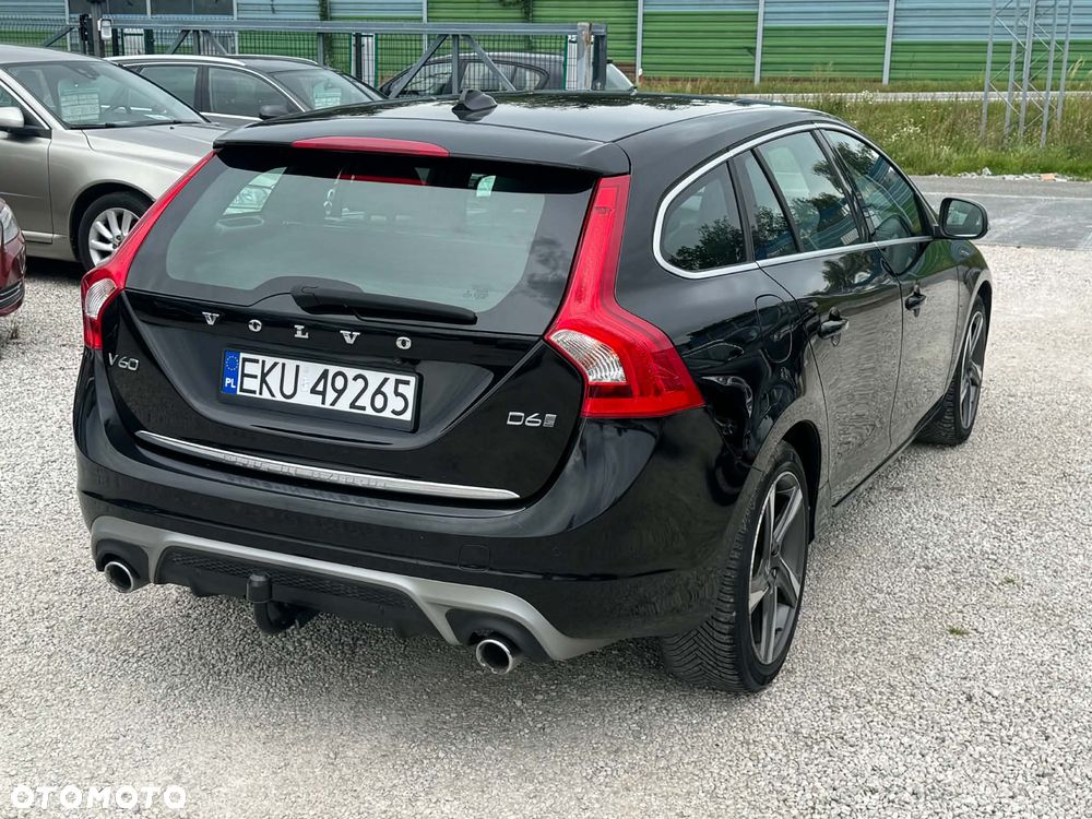 Volvo V60 D6 AWD Plug-in Hybrid R-Design Momentum - 19