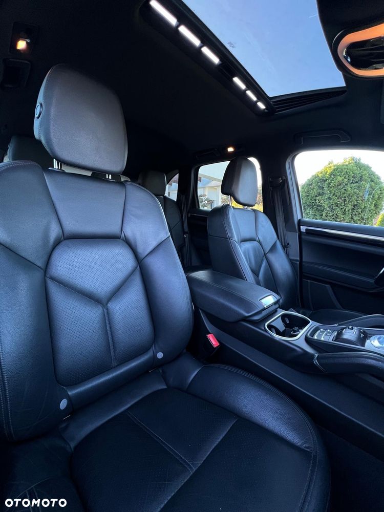 Porsche Cayenne - 21