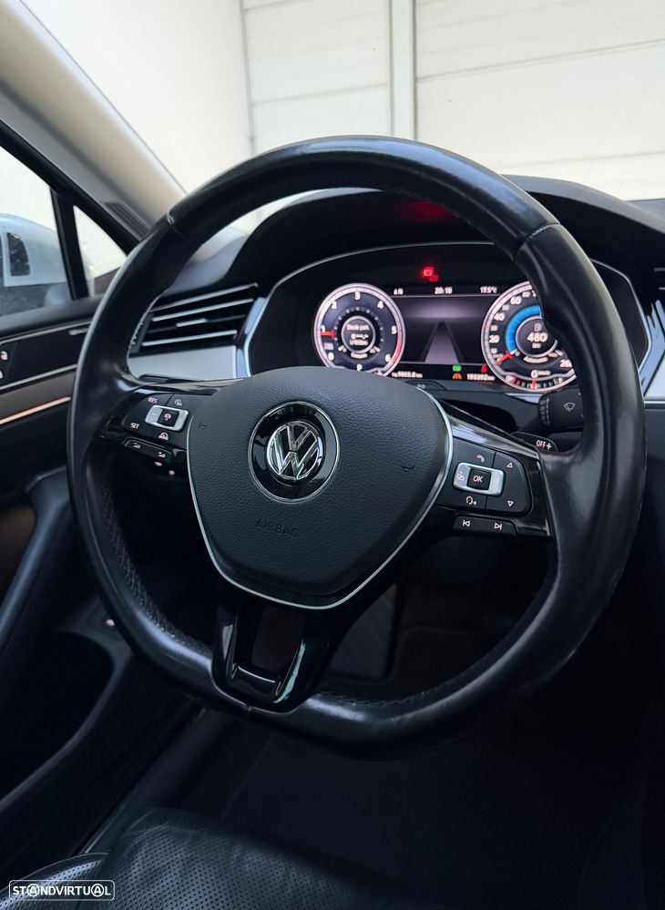 VW Passat Variant 2.0 TDI Highline DSG 4Motion - 21