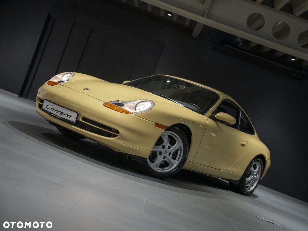 Porsche 911 Carrera - 13