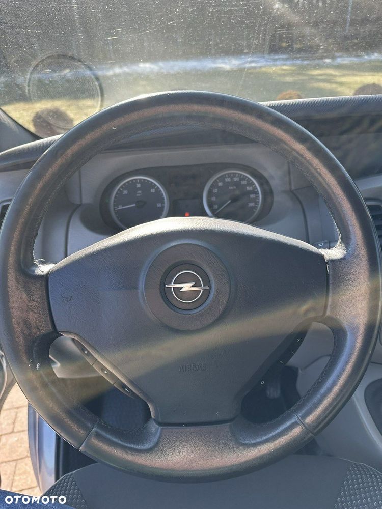Opel Vivaro - 18