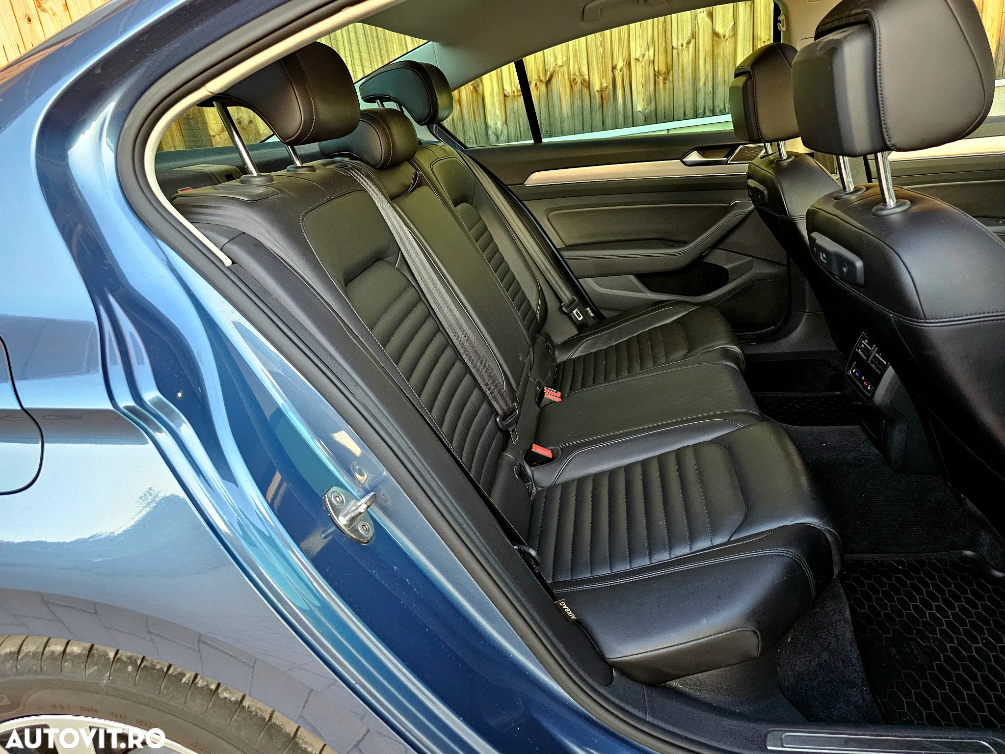 Volkswagen Passat - 31