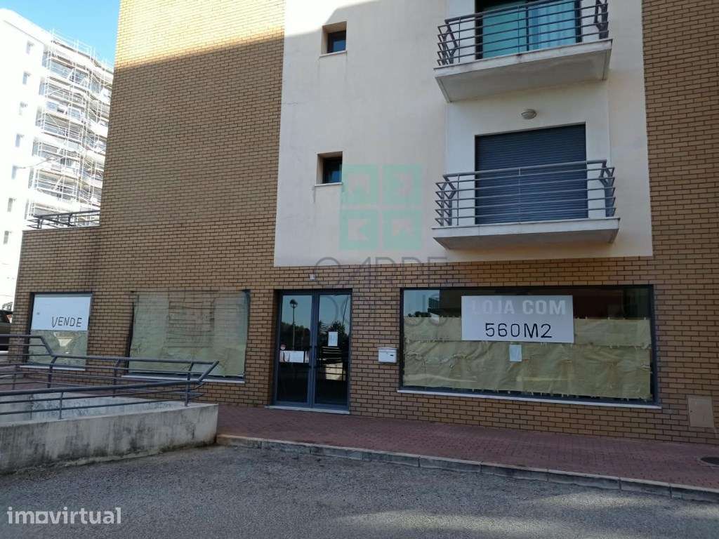 Espaço Comercial com saída de fumos, nas Colinas do Cruzeiro, Odivelas - Grande imagem: 2/26