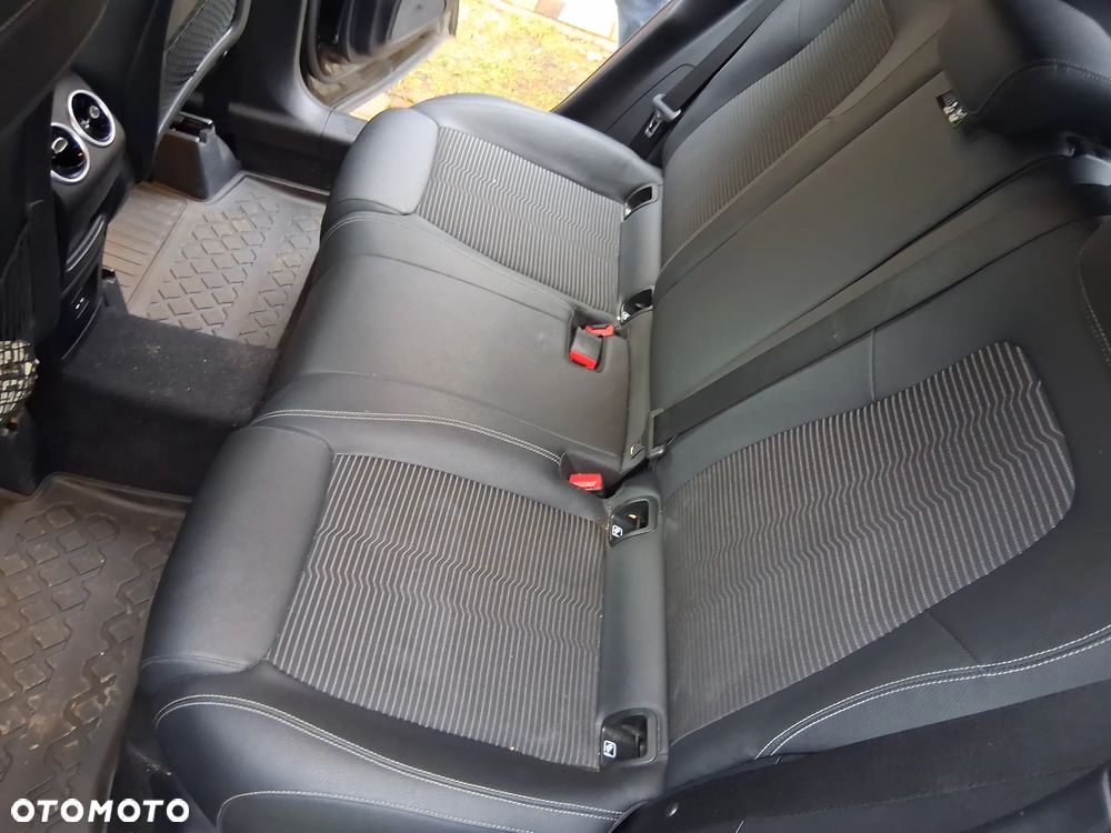 Mercedes-Benz GLA - 26