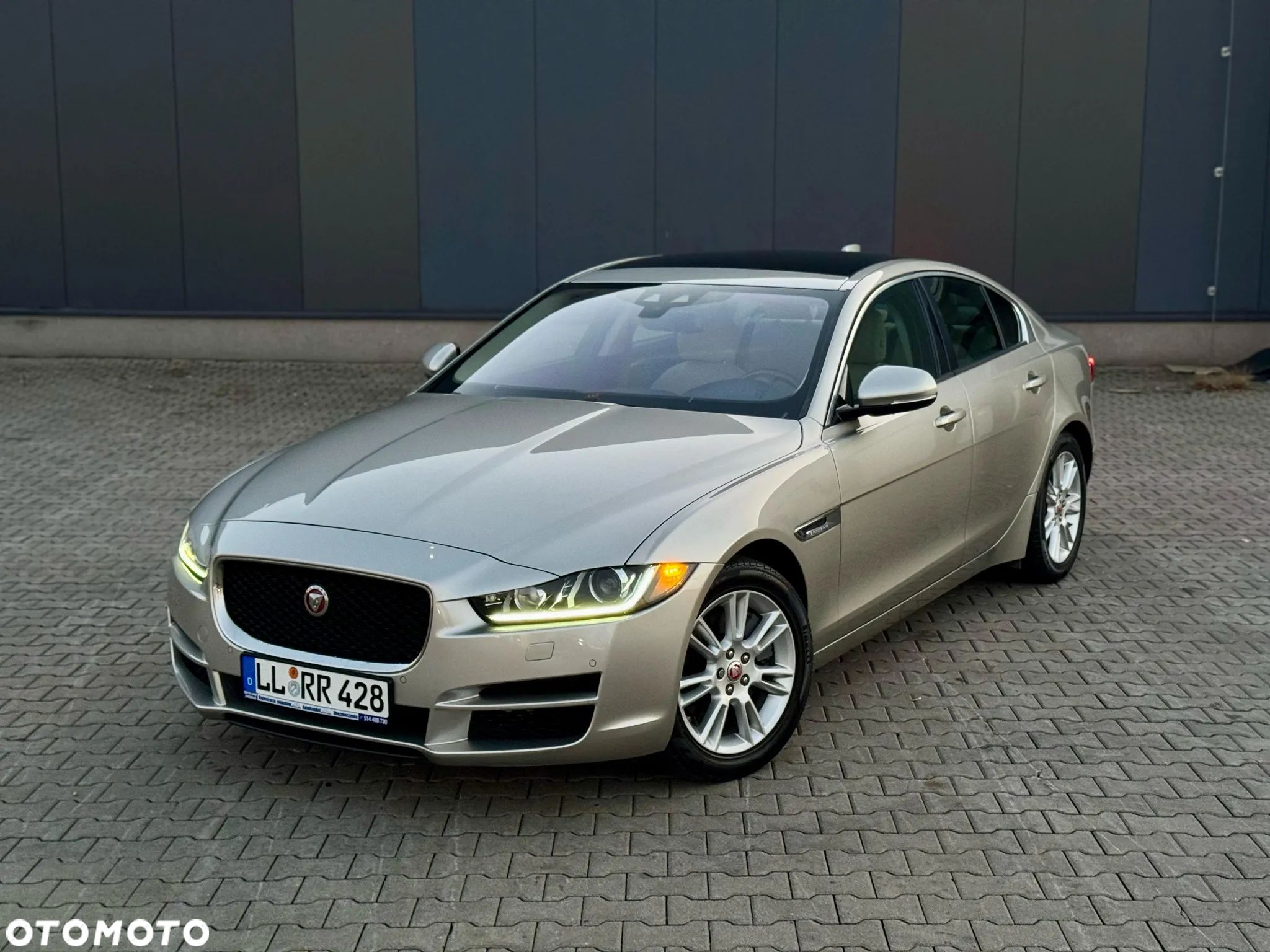 Jaguar XE 2.0 P250 HSE - 1