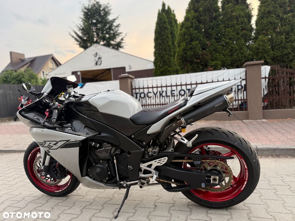 Yamaha R1 - 19