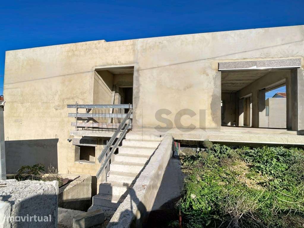Moradia T4 independente com piscina e garagem em Sesimbra - Grande imagem: 2/39