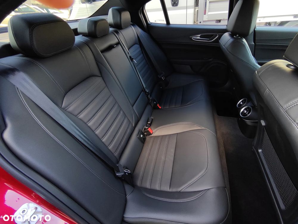 Alfa Romeo Giulia 2.9 Bi Turbo V6 Quadrifoglio - 31