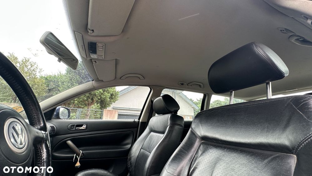 Volkswagen Passat 1.9 TDI Highline - 25