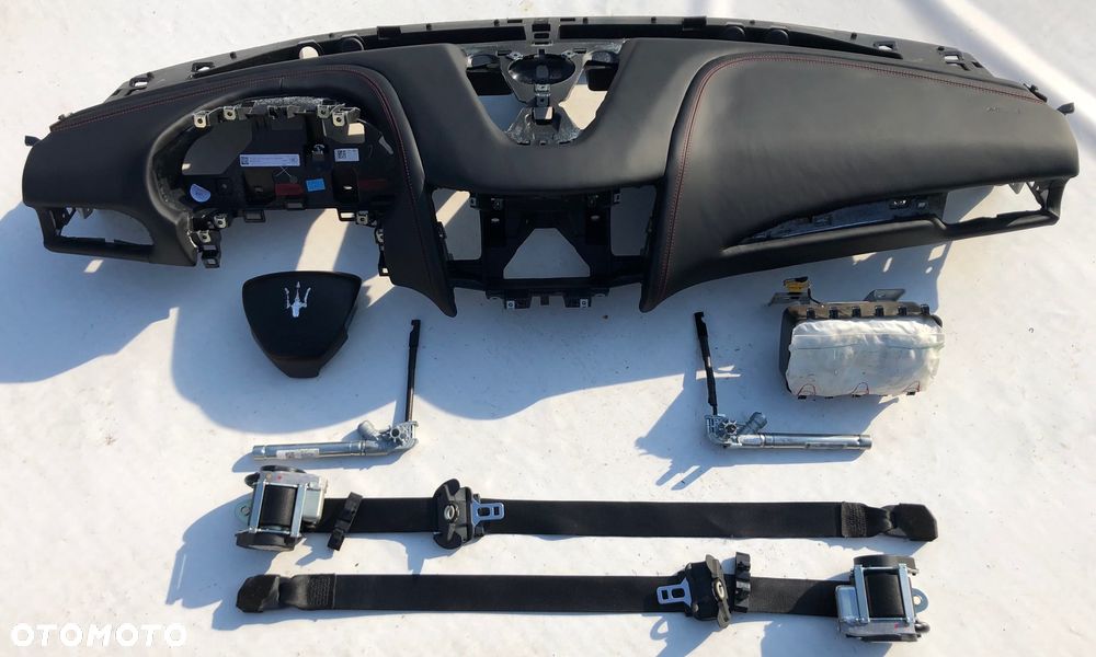 MASERATI LEVANTE GRANTURISMO DESKA KONSOLA KOKPIT PULPIT PÓŁKA PARAPET PODUSZKI POWIETRZNE AIRBAG KURTYNA KURTYNY FOTELA FOTELOWA PASY PAS SRS - 1