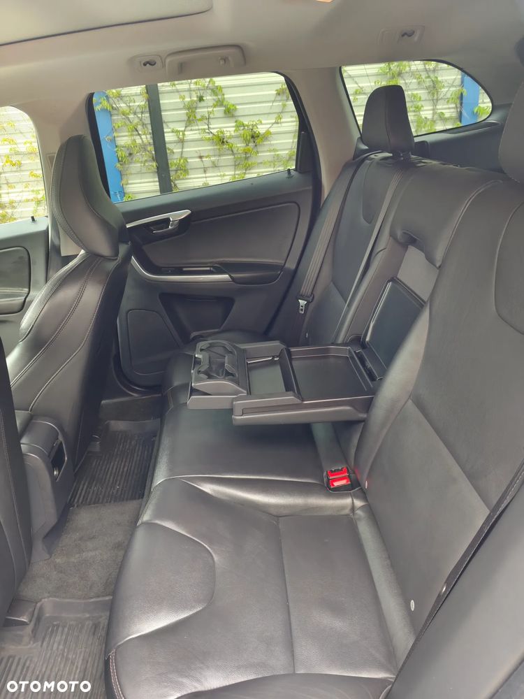 Volvo XC 60 T5 AWD Geartronic Momentum - 10