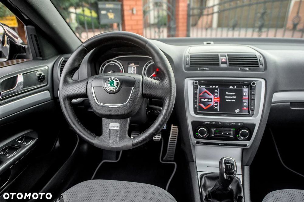 Skoda Octavia 2.0 TSI RS - 25