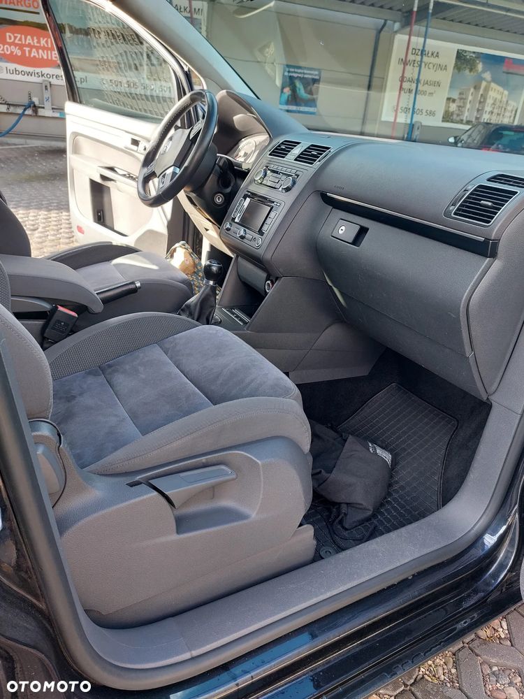Volkswagen Touran - 26