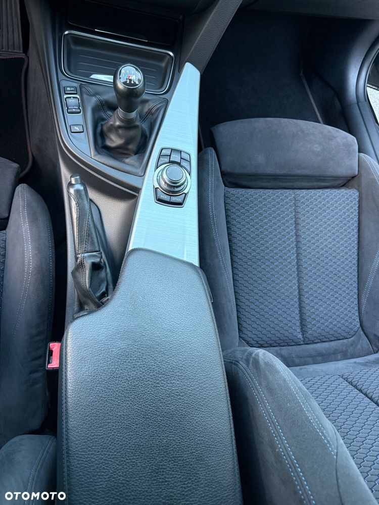 BMW Seria 3 318d DPF Edition Sport - 29
