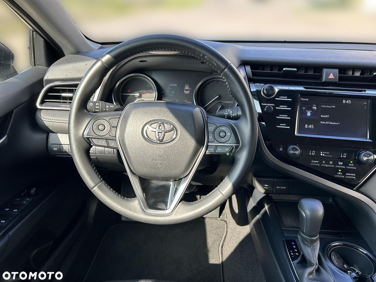 Toyota Camry - 17