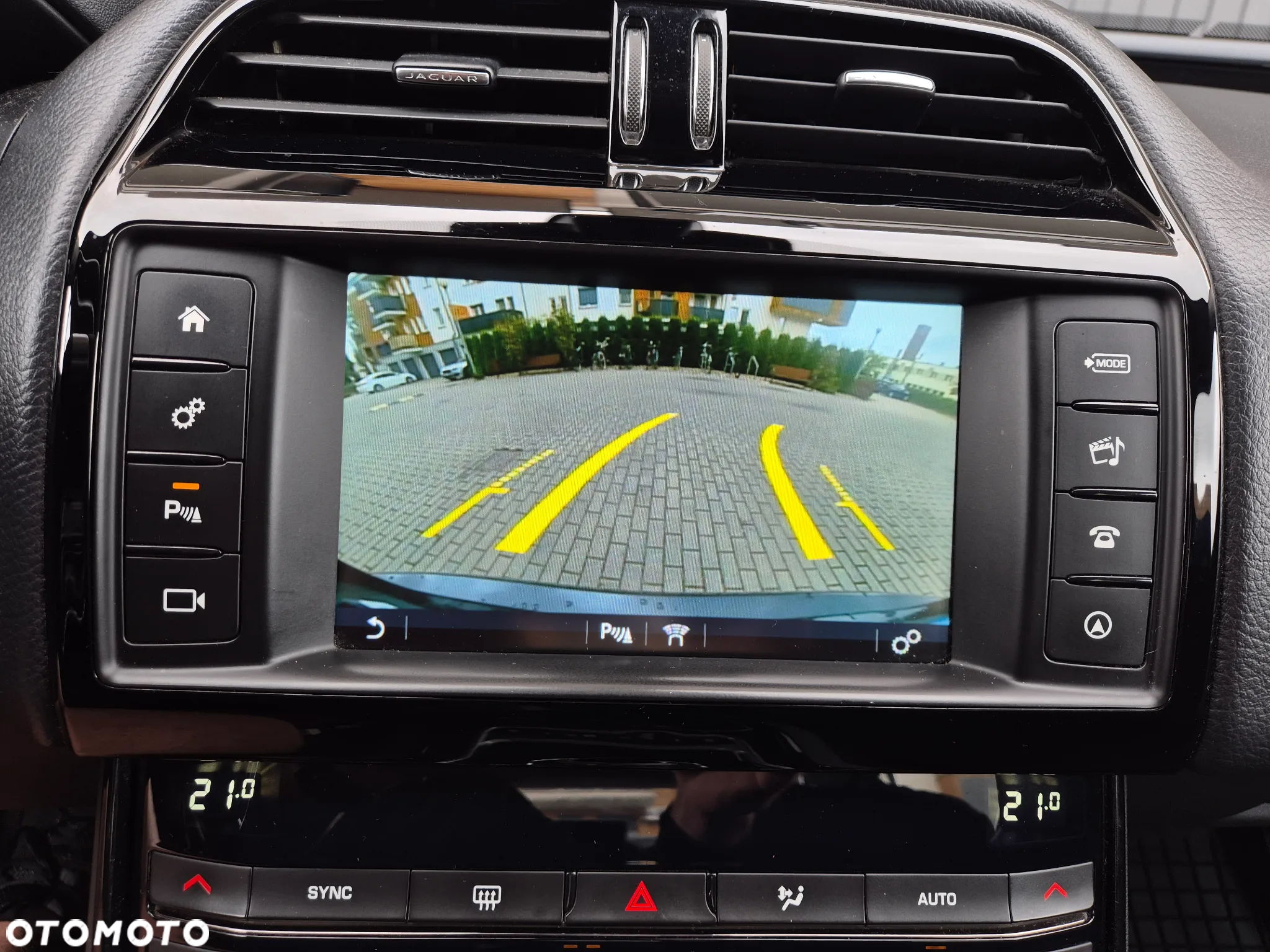 Jaguar XE 2.0 D Pure - 10
