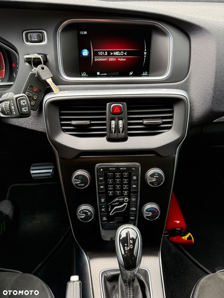 Volvo V40 D3 Geartronic RDesign - 24