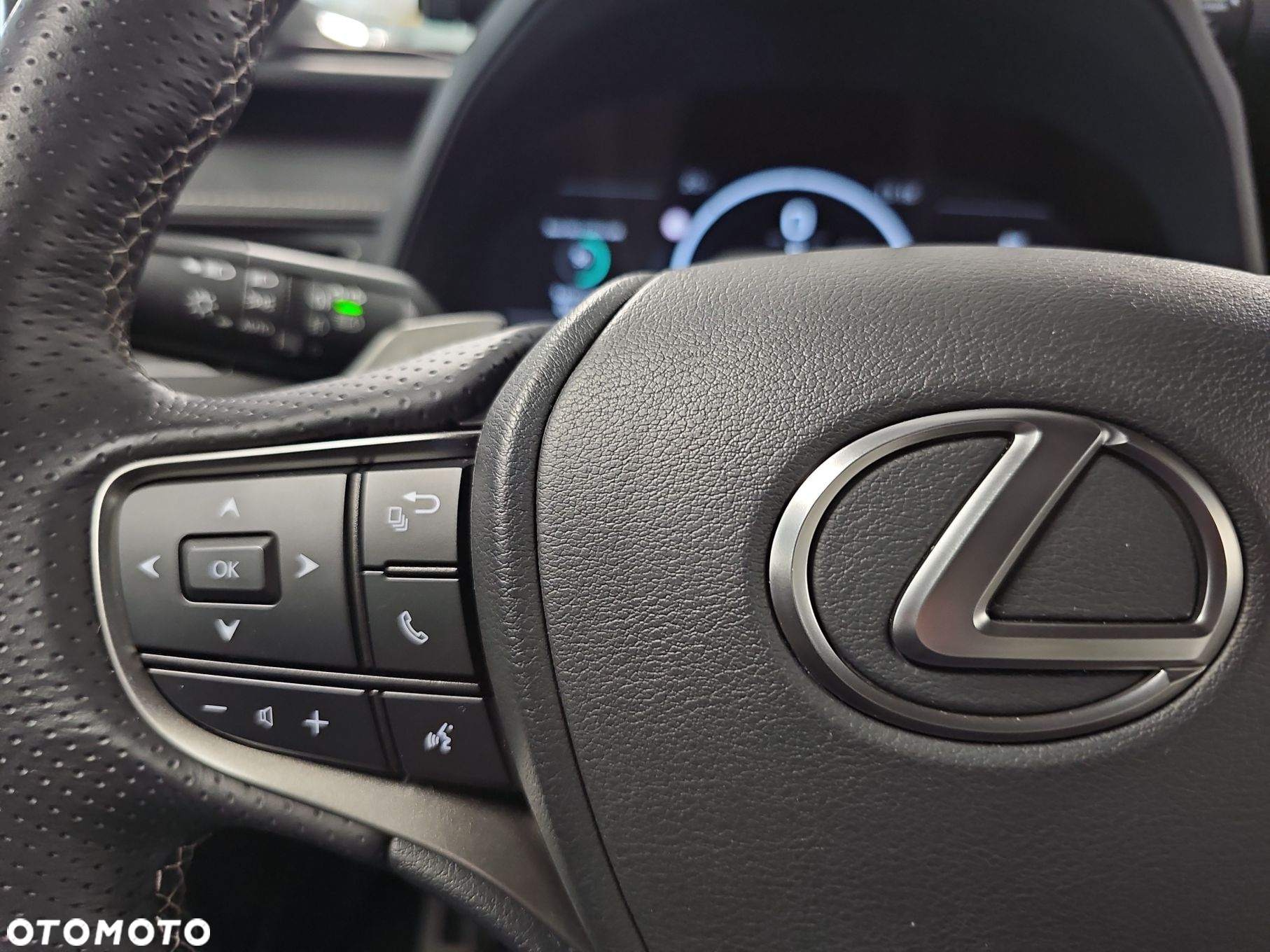 Lexus UX - 16